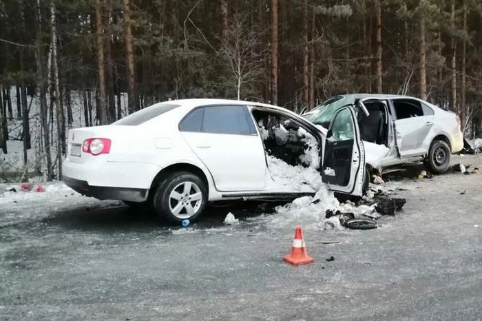 В ДТП на уральской трассе погибли пять человек