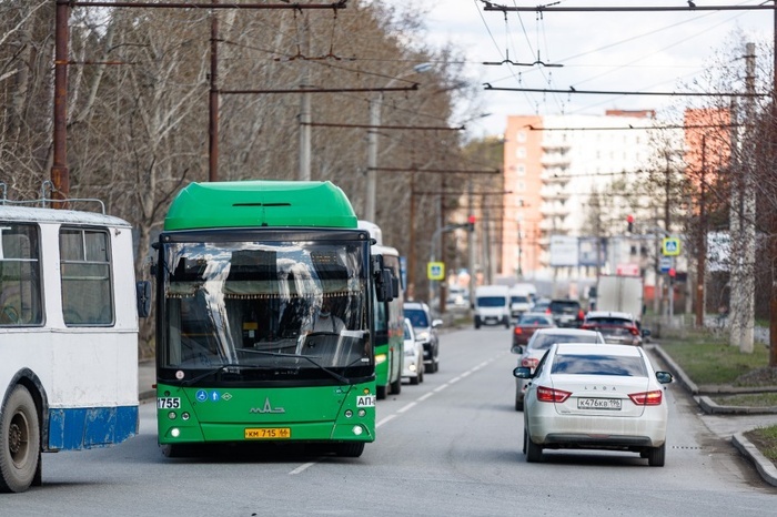 В общественном транспорте Екатеринбурга появились листовки с пугающими предупреждениями