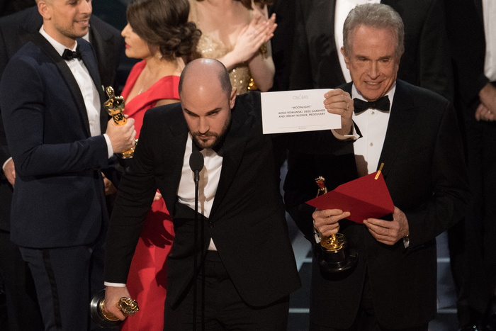 Стало известно имя человека, перепутавшего конверты во время вручения «Оскара»