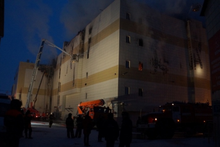 Число жертв пожара в ТЦ в Кемерове превысило 60