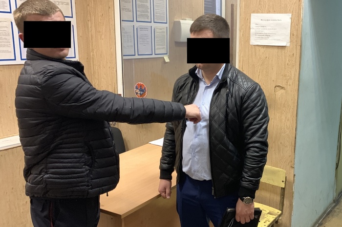 В Екатеринбурге состоялся суд над полицейским, который набросился на задержанного