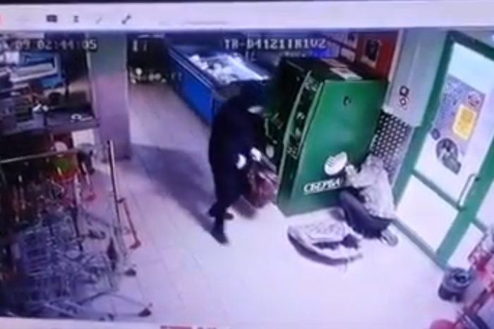 На Урале в «Пятерочке» взорвали банкомат Сбербанка