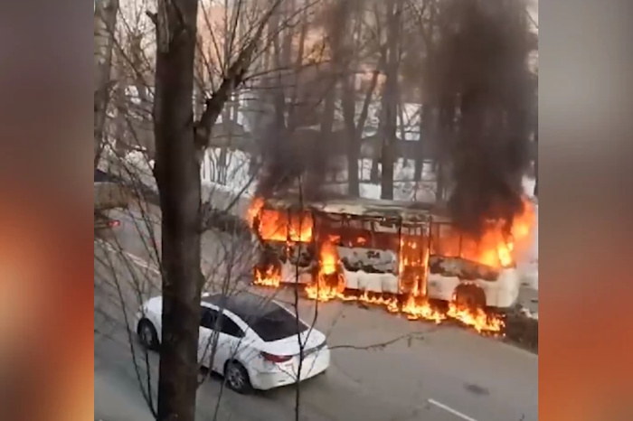 В Екатеринбурге загорелся пассажирский автобус