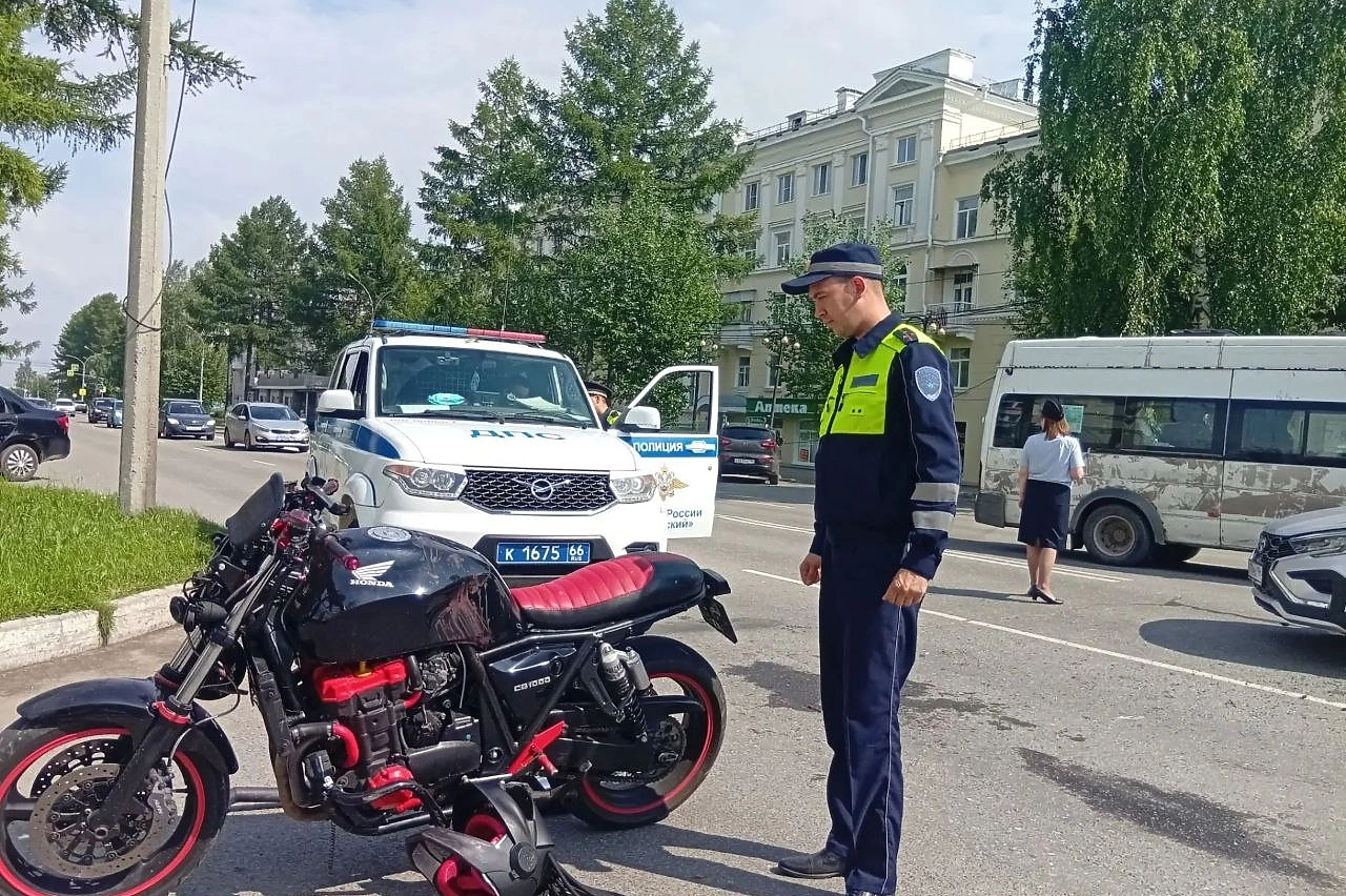 На свердловской трассе погиб мотоциклист
