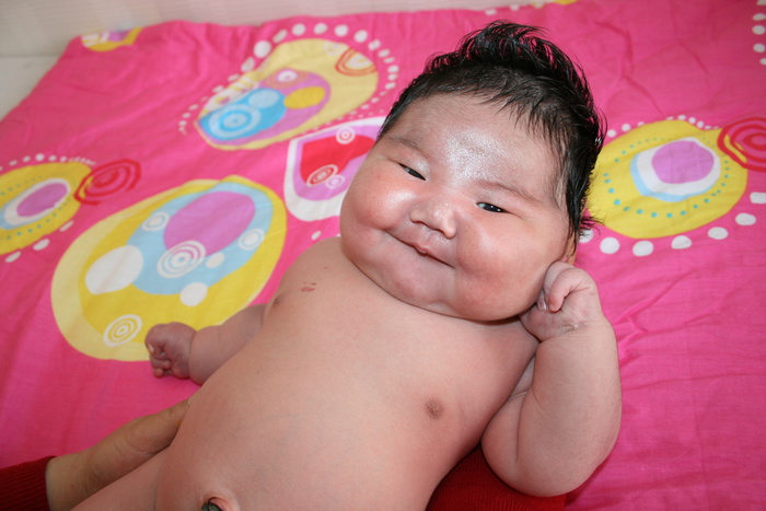 Китаянка родила почти семикилограммового сына