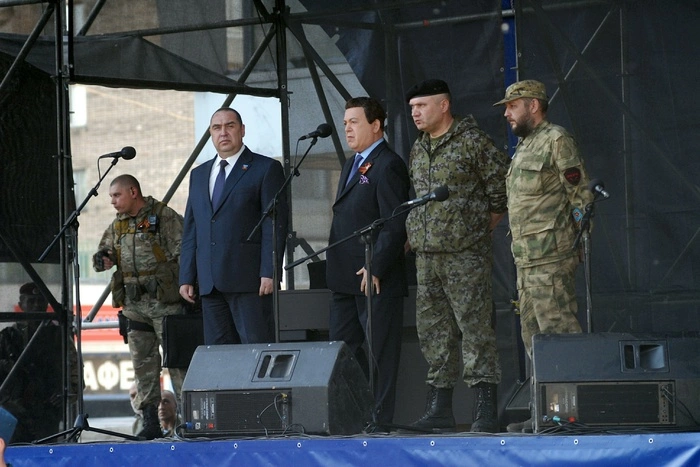 СМИ: Глава ЛНР бежал, в Луганск вошли войска