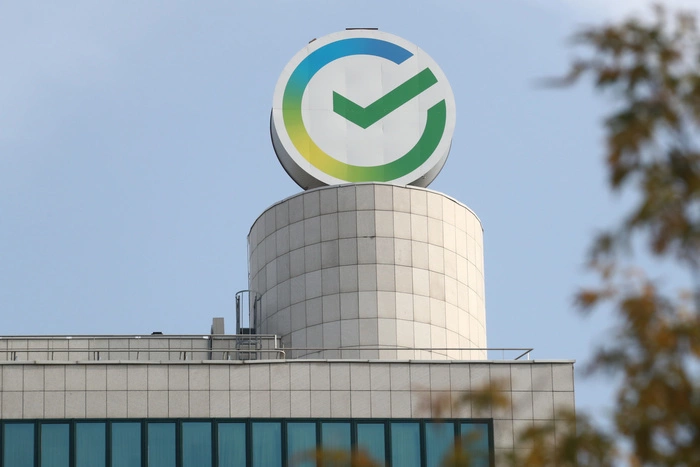 Экс-депутат обвинил Сбербанк в пропаганде ЛГБТ