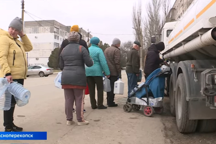 Второй город за один день остался в Крыму без воды из-за коммунальной аварии
