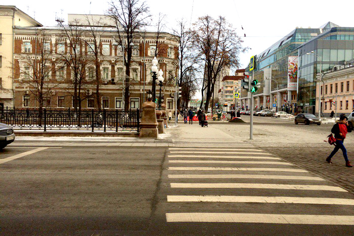 Медведев утвердил изменения в правилах проезда перекрестков