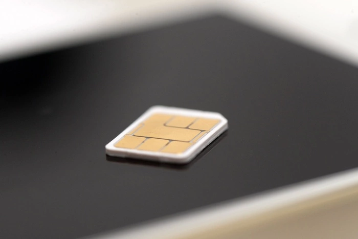 Россиянам хотят выдавать одобренные ФСБ «симки»