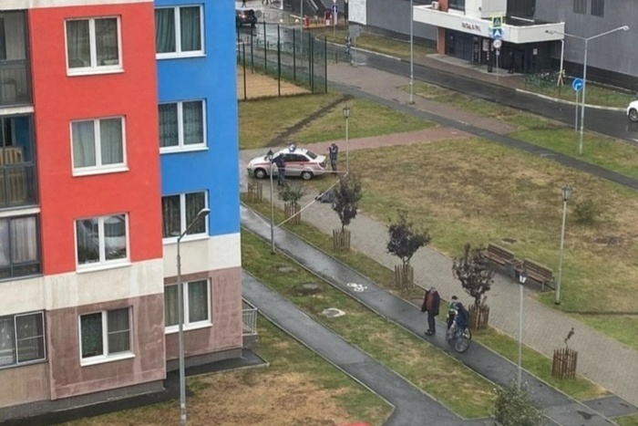 В полиции прокомментировали гибель человека возле торгового центра в Екатеринбурге