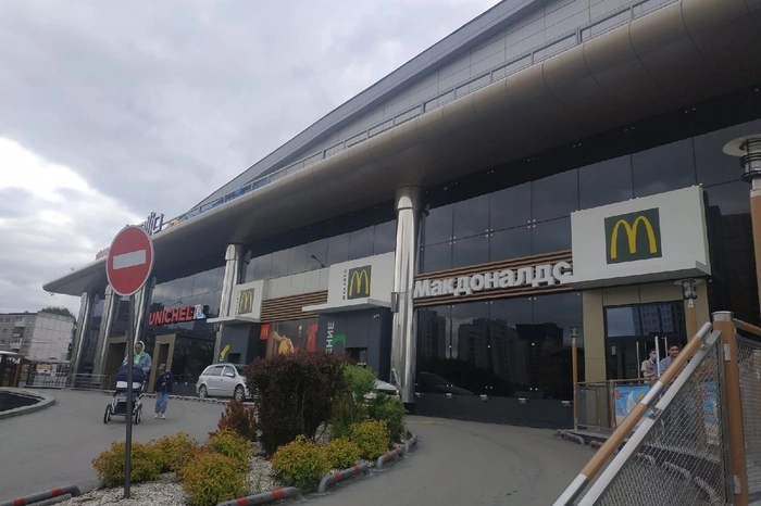 Социологи: «бумеры» в кризис делают запасы, «зумеры» — сокращают расходы