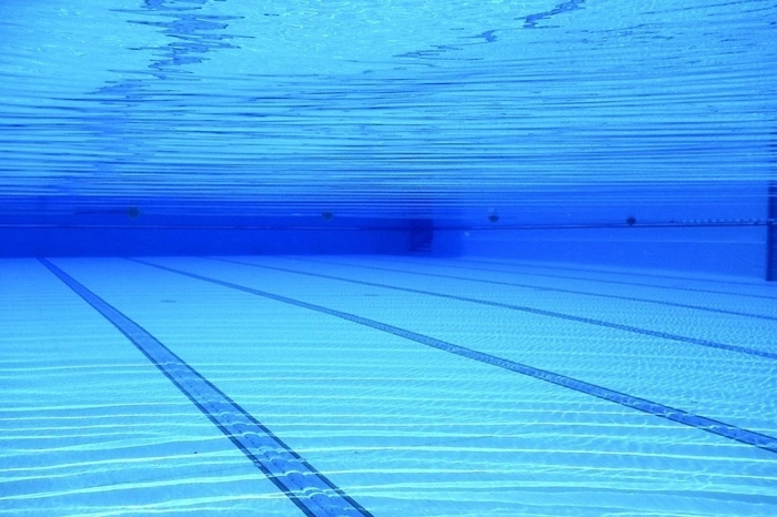 На Урале в бассейне утонул пенсионер