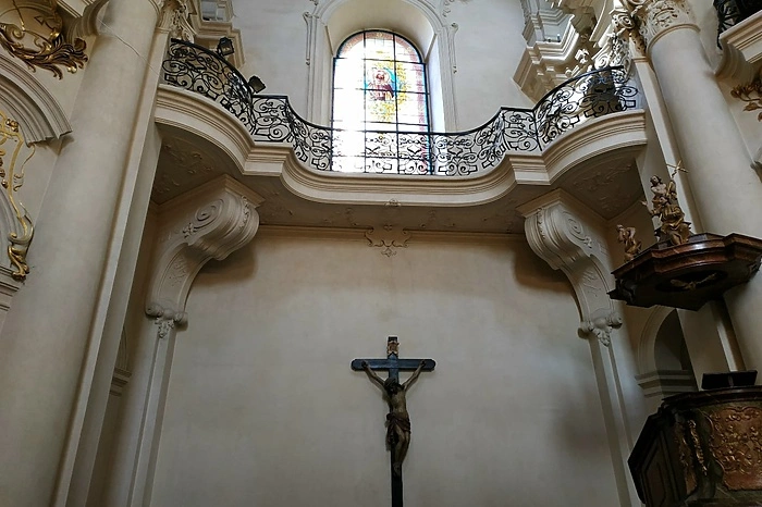 Выяснилось, кому принадлежала идея установки на здании СИНХ-УрГЭУ доски спорной личности