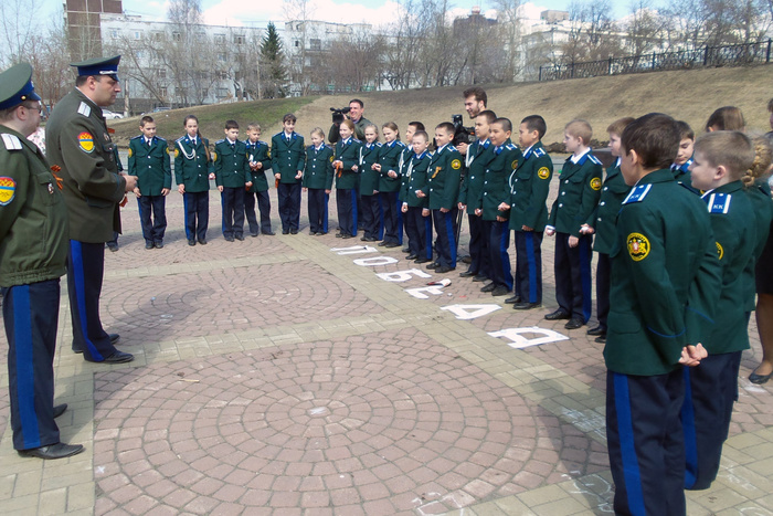 Акцию «Свеча памяти» провели сотрудники ГИБДД в Екатеринбурге