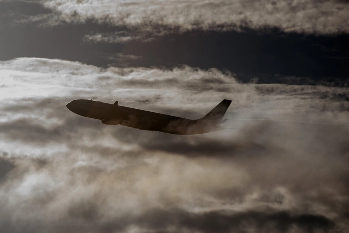 Над Екатеринбургом пролетел пассажирский самолет