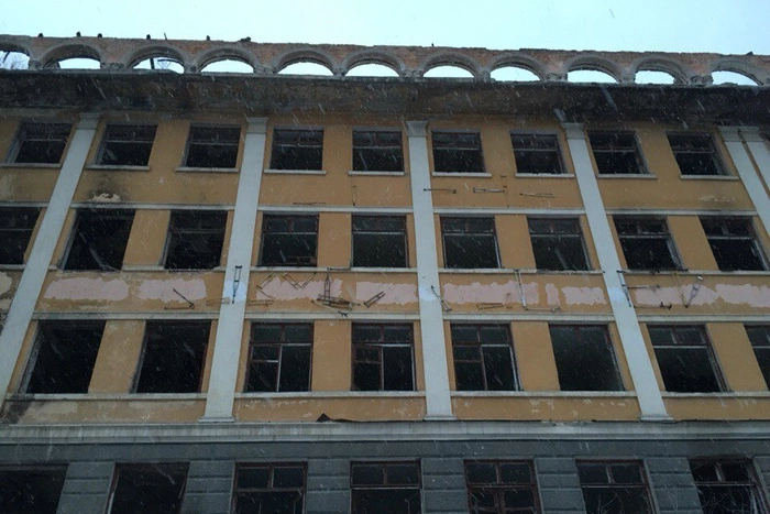 Неизвестные разобрали арт-объект Славы PTRK «Страна возможностей»