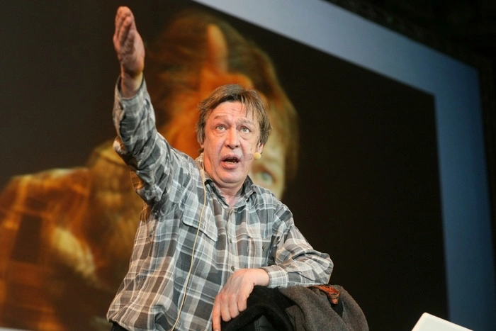 Михаил Ефремов объяснил скандал на гастролях в самарском театре