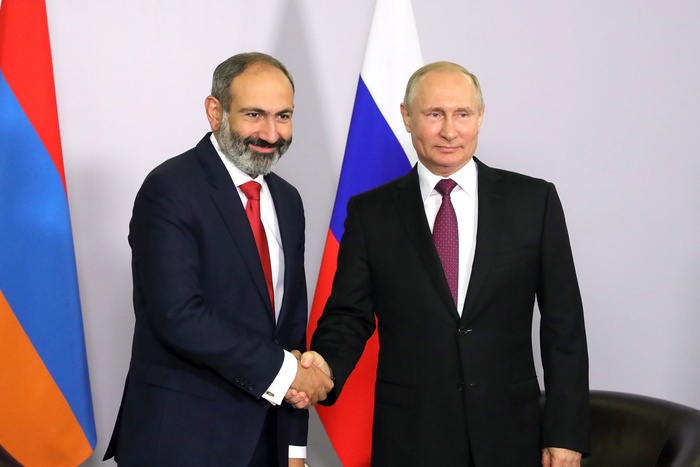 Путин встретился с новым премьером Армении