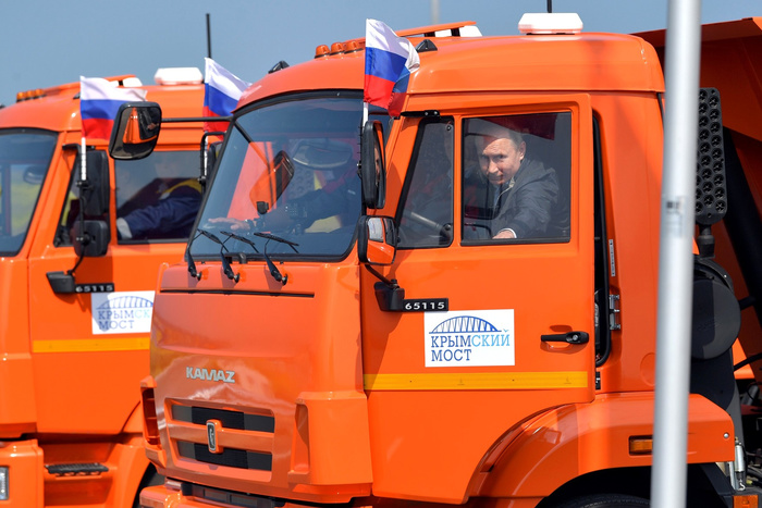 Порошенко рассказал о пользе моста в Крым при будущем уходе «оккупантов»