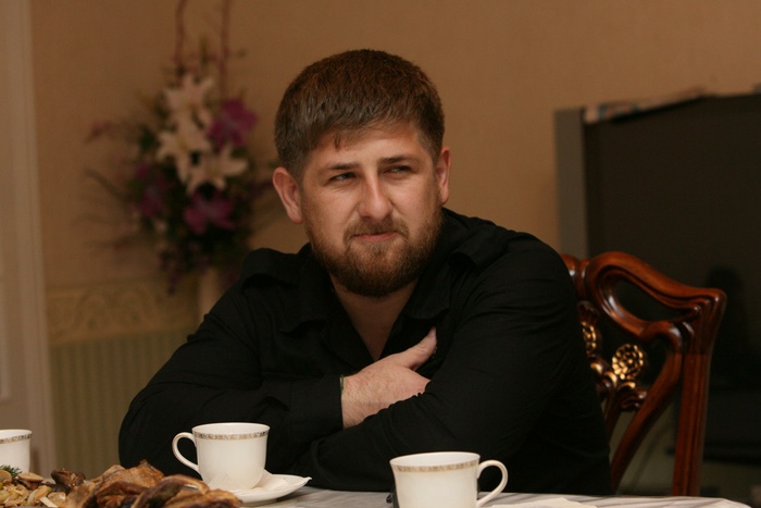 Водитель получил машину от Кадырова за попытку остановить детей-налетчиков