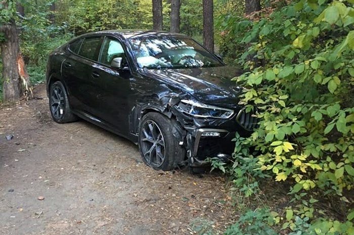 В Екатеринбурге на Шарташе неизвестный потерял BMW