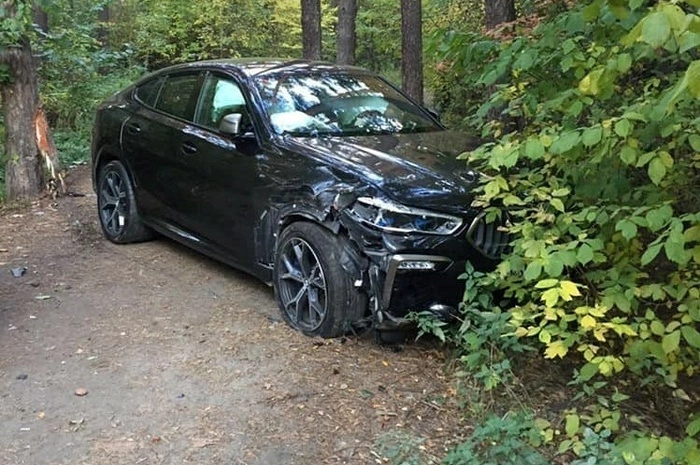 В Екатеринбурге на Шарташе неизвестный потерял BMW