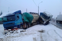 Водителя грузовика раздавило на Тюменском тракте