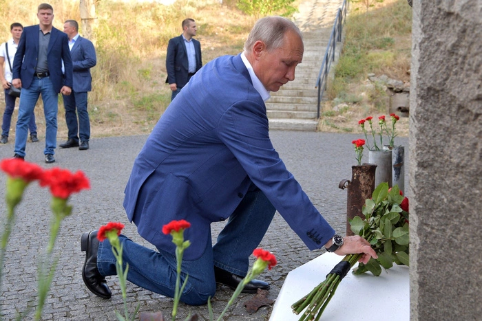 Крым за сутки: Путин в Севастополе, Киев протестует, непогода привела к сходу селя