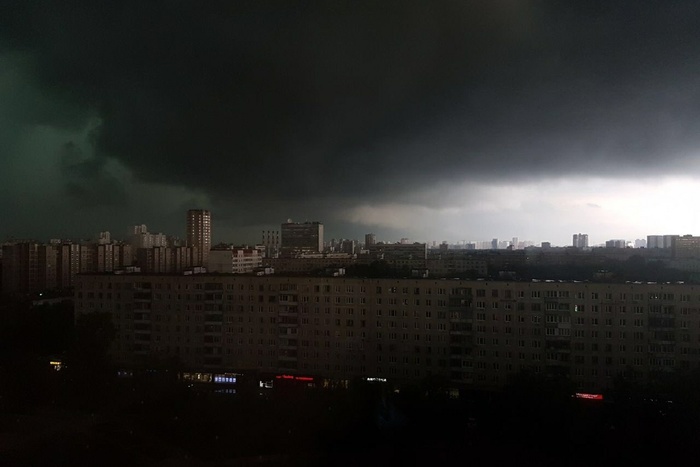 Свердловское ГУ МЧС выпустило экстренное штормовое предупреждение