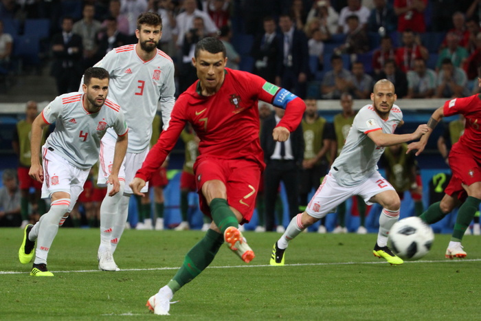 Иранцы обыграли Марокко автоголом. Португальцы и испанцы забили по 3 мяча