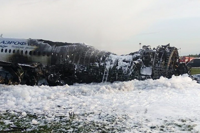 Стало известно, как погиб бортпроводник в горящем самолете в Шереметьево