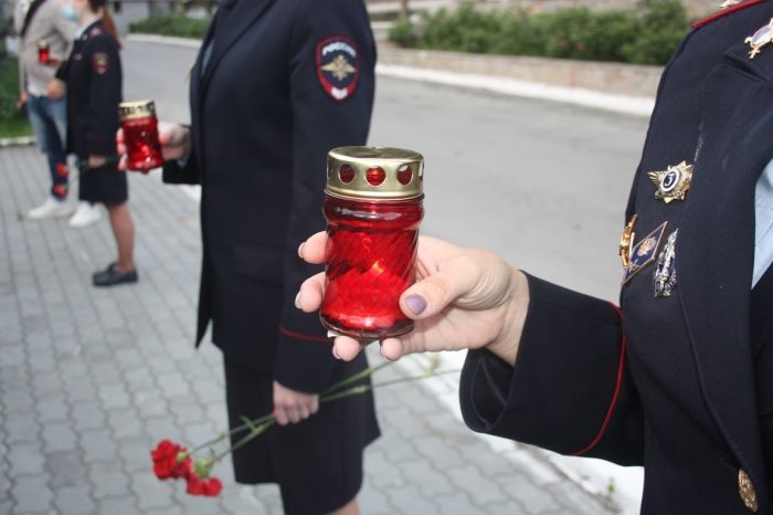 Свердловские полицейские приняли участие в акции, приуроченной к Дню памяти и скорби