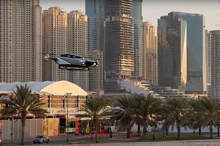 В Дубае протестировали летающее такси — видео