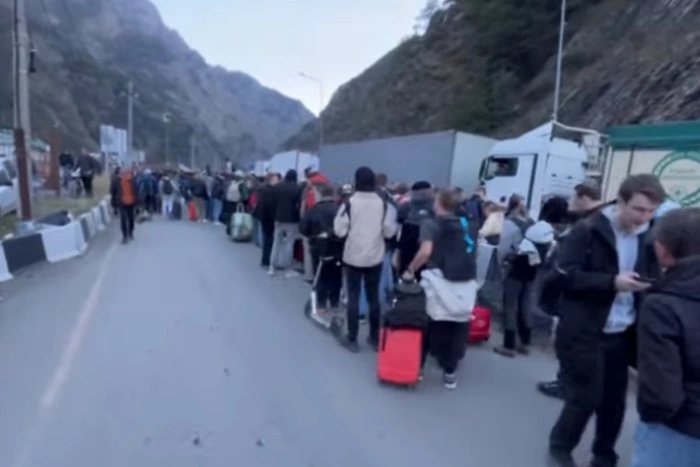 Bloomberg назвал объемы денег, вывезенных «релокантами» в Грузию, Армению и Таджикистан