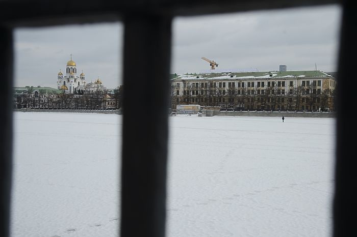 В Екатеринбурге снесут здание с надписью «Кто мы? Откуда? Куда мы идём?»