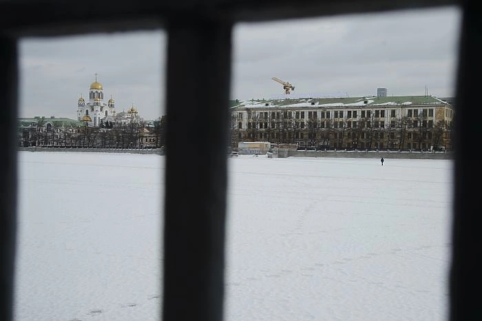 В Екатеринбурге снесут здание с надписью «Кто мы? Откуда? Куда мы идём?»