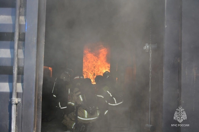 Погибли три малыша: в свердловской деревне загорелся дом многодетной семьи