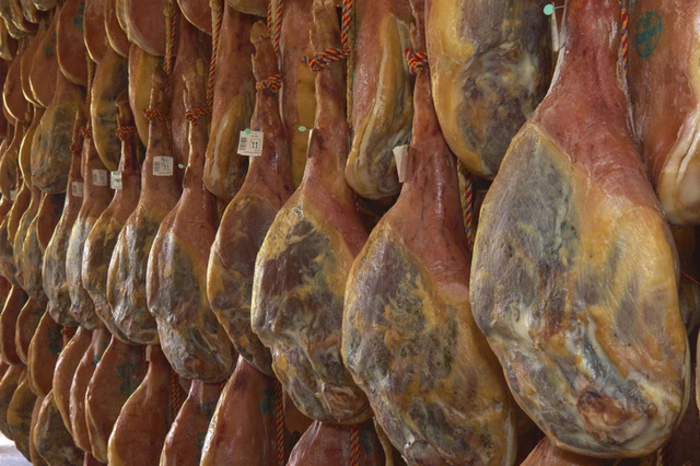 Запрещенные к ввозу в РФ продукты будут уничтожаться с 6 августа