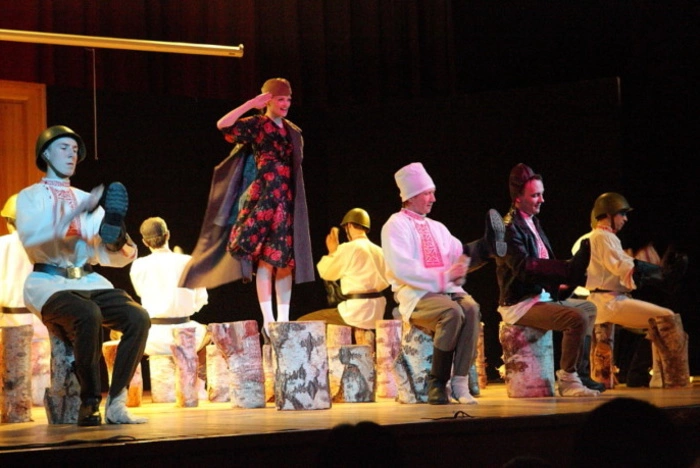 Николай Коляда купил 11 квартир для сотрудников своего театра