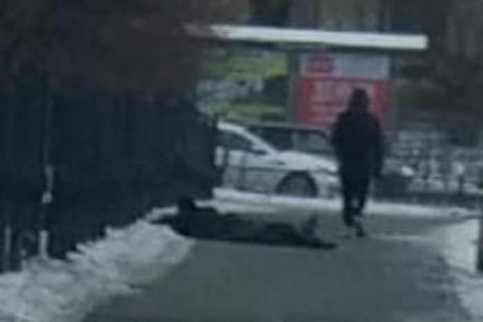 В Екатеринбурге на дороге нашли труп женщины