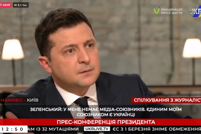 «Чудовищно». Захарова отметила деталь на пресс-конференции Зеленского