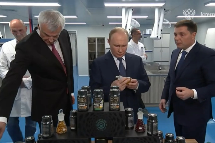 Перед встречей с Трампом Путин пообщался с бывшим вице-губернатором Свердловской области