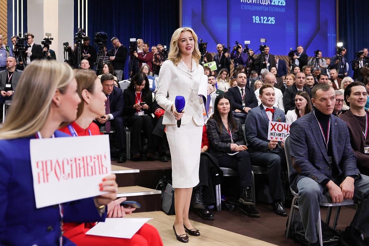 Корреспондент ОТВ, сделавший девушке предложение в прямом эфире с Путиным, получил за это премию