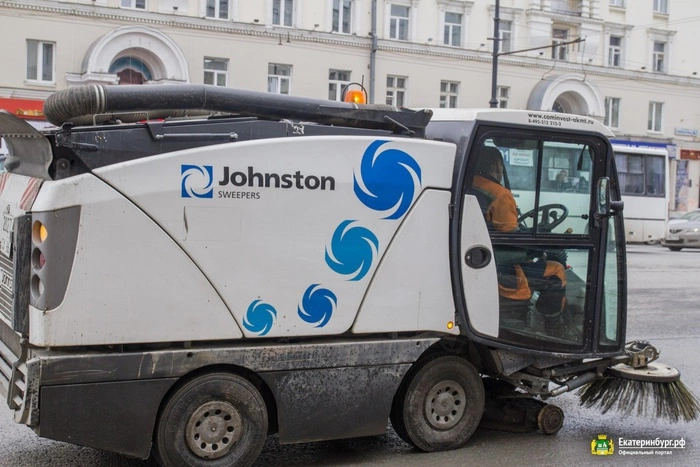 Мэрия: Улицы Екатеринбурга начали мыть с шампунем