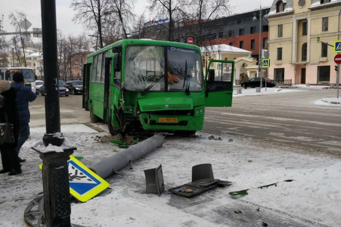 На проспекте Ленина произошло ДТП с участием автобуса. Есть пострадавшие