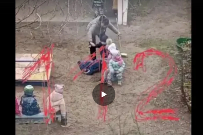 Воспитателя детсада в Екатеринбурге, пнувшую сидевшего малыша, уволили