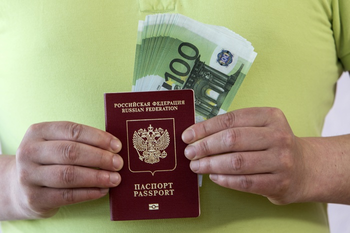 В обдумывании эмиграции признались 25% россиян