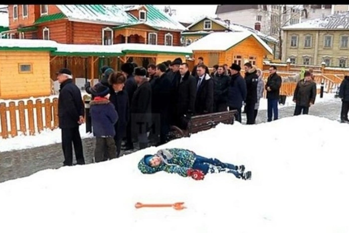 Ребенок притворился спящим в сугробе, увидев Вячеслава Володина