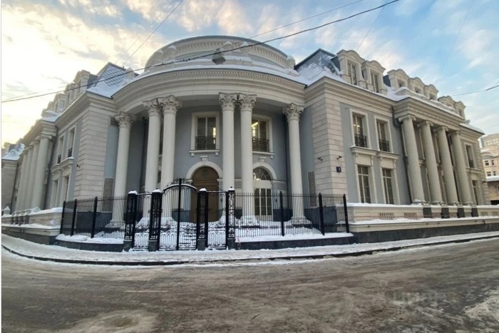 Совладелец «ВСМПО-Ависма» продает особняк в центре Москвы за 5,7 млрд рублей